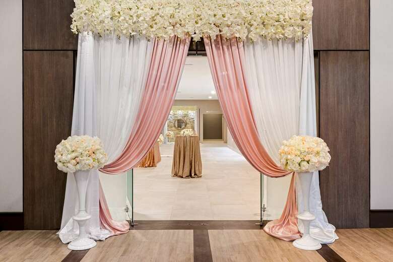 Coast Plaza Hotel And Conference Center