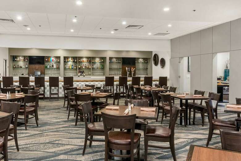 Coast Plaza Hotel And Conference Center