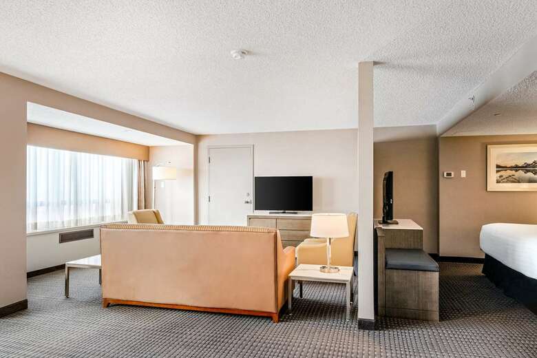 Coast Plaza Hotel And Conference Center