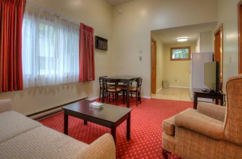 Motel Colonial Village Resort