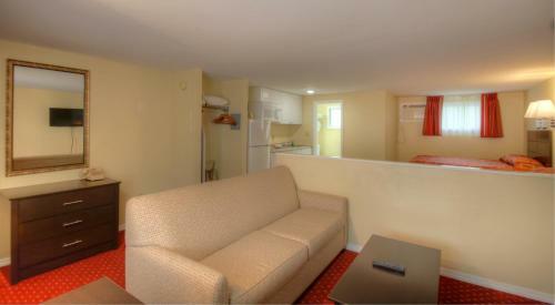 Motel Colonial Village Resort