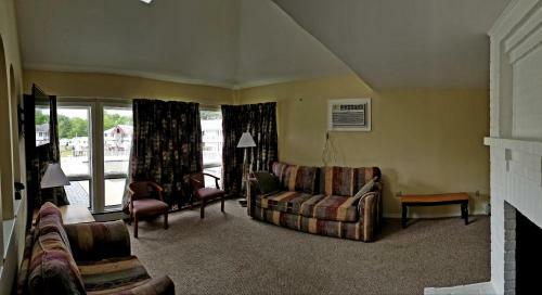 Motel Colonial Village Resort