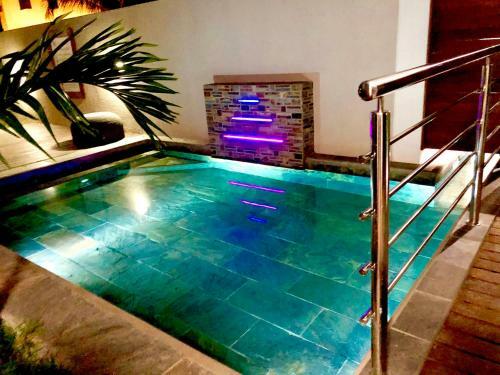 Luxury Westwood Apartment+pool