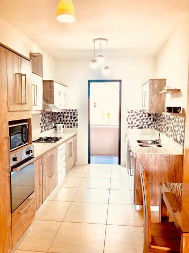 Luxury Westwood Apartment+pool