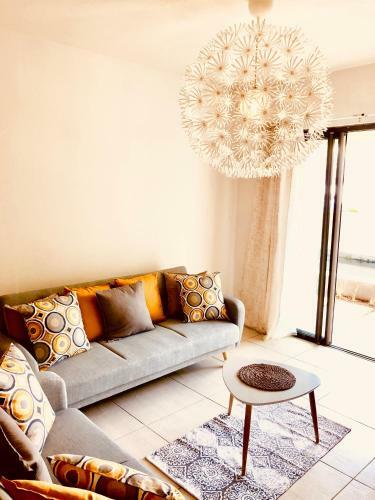 Luxury Westwood Apartment+pool
