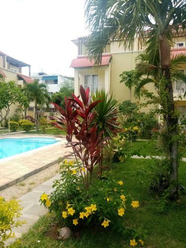 Hostal Lis Des Champs Holiday Inn