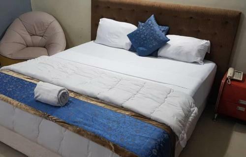 Home Inn Hotel And Suites