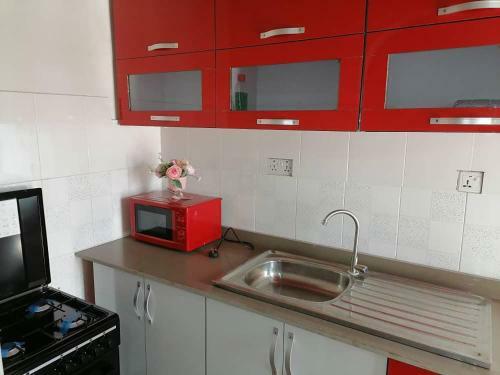 Cheerful 2-bedroom Apartment With Free Parking