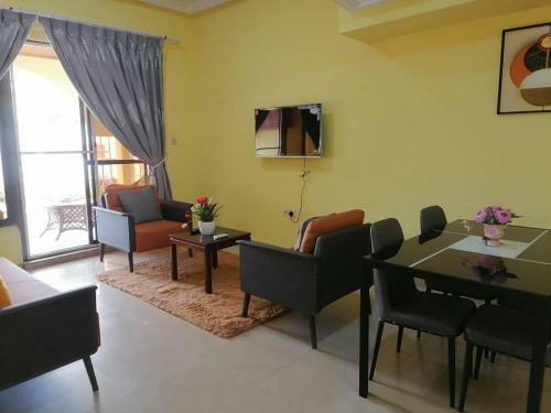 Cheerful 2-bedroom Apartment With Free Parking