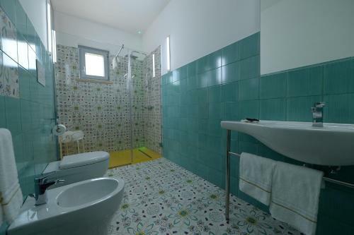 Hostal X Hotel