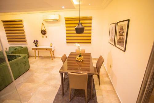 Cozy, Minimalist 3 Bedroom Apartment.