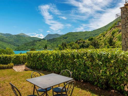 Valley-view Holiday Home In Scanno With Garden