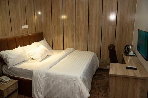 Hotel Enland Suites And Apartments