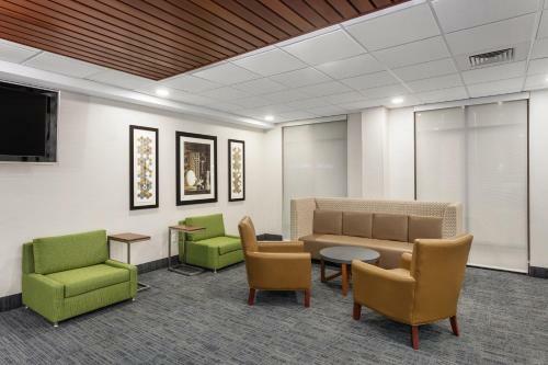 Holiday Inn Express Hotel & Suites Providence-woonsocket