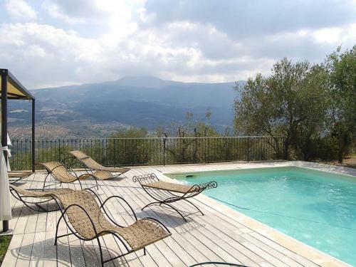 Valley-view Holiday Home In Seggiano With A Sauna