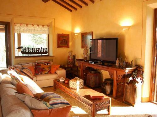 Valley-view Holiday Home In Seggiano With A Sauna