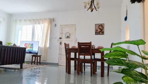 Jahazi Place - Beachfront Apartment