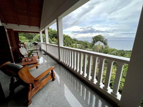 Hilltop South - Villa Bougainville