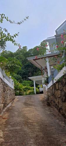 Le Chant De Merle Studios And Apartments