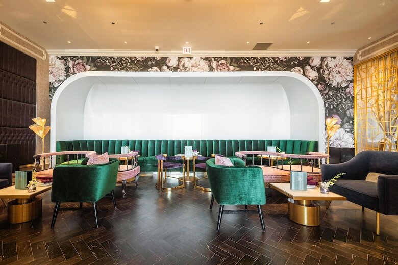 Hotel Chicago`s Essex Inn