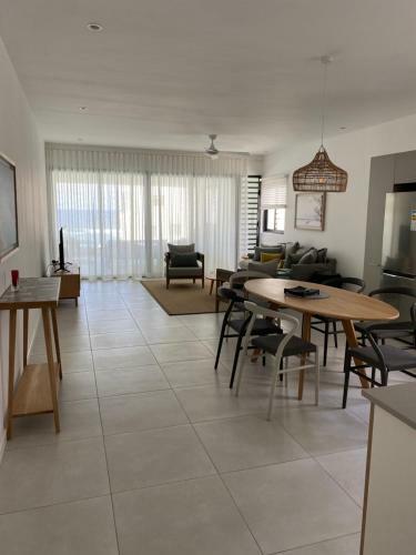 Eastern Blue Beachfront Luxury Apartment