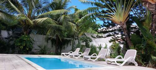 Lush Garden Villa House 2