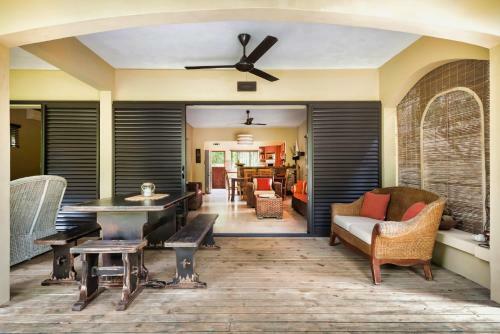 Villa Vakoa - Tranquil Villa With Lush Gardens