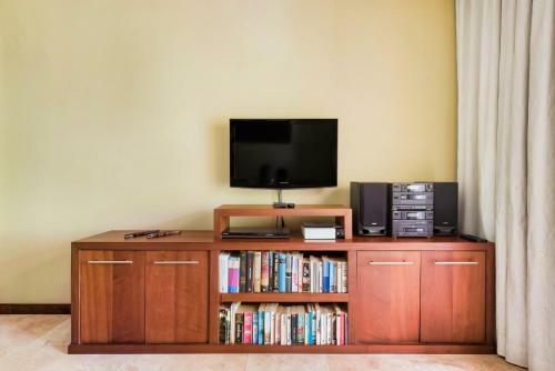 Villa Vakoa - Tranquil Villa With Lush Gardens