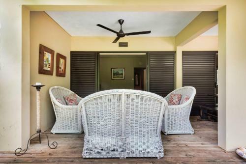 Villa Vakoa - Tranquil Villa With Lush Gardens