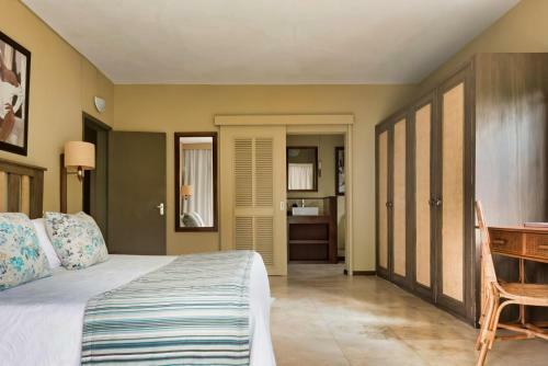 Villa Vakoa - Tranquil Villa With Lush Gardens