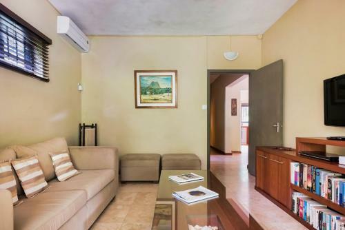 Villa Vakoa - Tranquil Villa With Lush Gardens