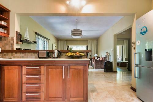 Villa Vakoa - Tranquil Villa With Lush Gardens