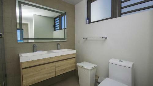 Ponton East Creek Apartment