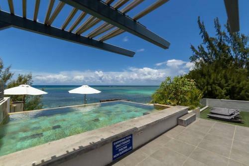 Amaranth Iii: 3 Bedroom Beachfront Apartment With Rooftop Pool