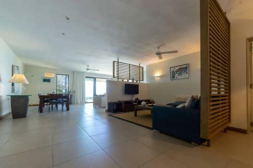 Amaranth Iii: 3 Bedroom Beachfront Apartment With Rooftop Pool