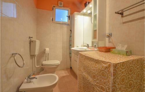 Beautiful Apartment In Signa With 2 Bedrooms