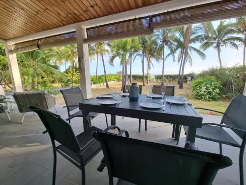 Villa & Bungalow 'coco Des Sables' Les Pieds Dans L'eau
