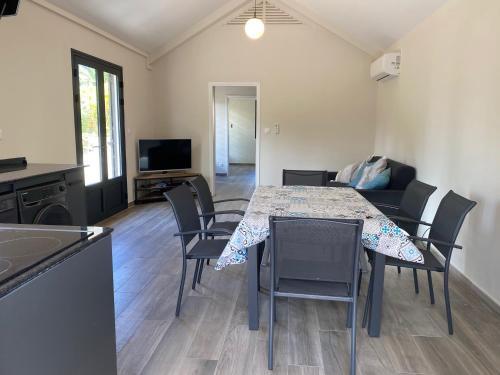 Villa & Bungalow 'coco Des Sables' Les Pieds Dans L'eau
