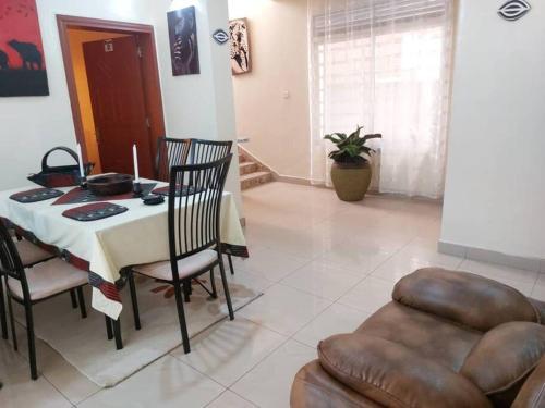 Apartamento Beautiful 4 Bedroom Home With Free Parking.