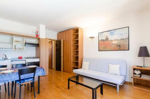 Apartamento Altido Great 1-br Flat With Rooftop Terrace And Seaview