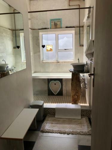 Quaint Seaside Cottage