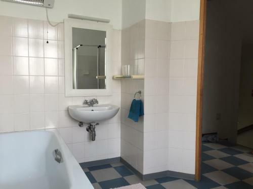 Central Family Cottage