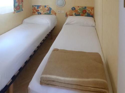 Beautiful Mobile Home In Sorso With Shared Pool