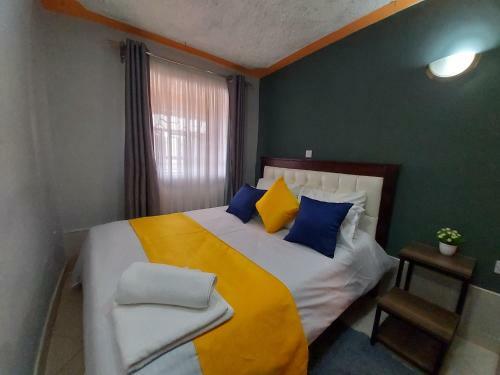 Luxury One Br With Lake Nkr View Apartment