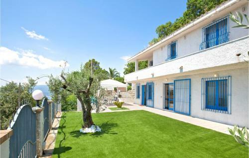 Nice Home In Staletti With Jacuzzi, Sauna And 4 Bedrooms