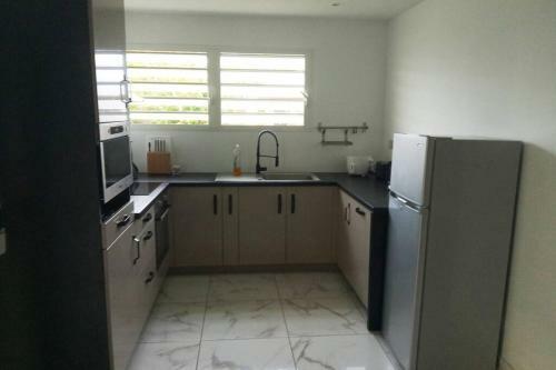 Appartement F3 Dans Petit Complexe Tranquille