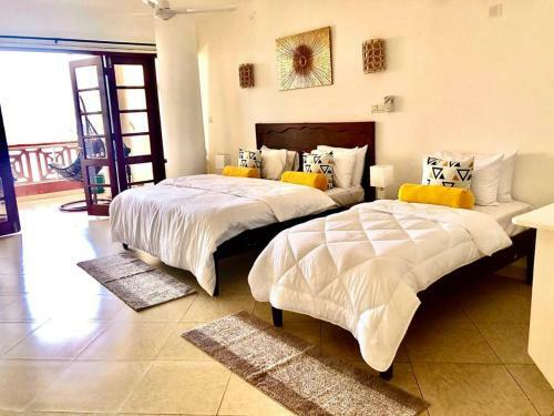 Ocean Front Apartments At La Mera
