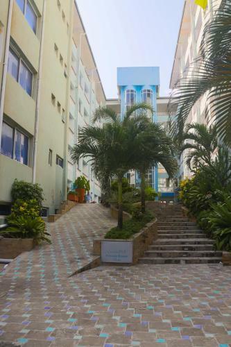 Stylish Beachfront Apartment Mombasa King Sized Bed