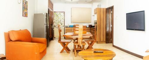 Stylish Beachfront Apartment Mombasa King Sized Bed