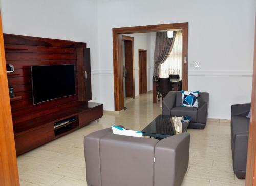 2-bedroom Bungalow In Serene Estate